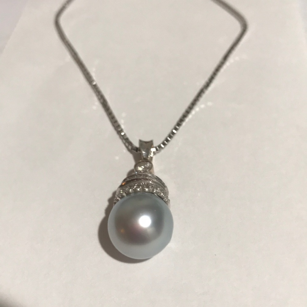 Diamond Pearl Necklace
